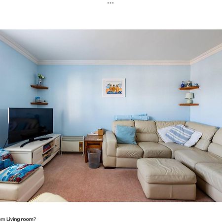 2 Bedrooms Apartment With Free Parking Lancing Bagian luar foto